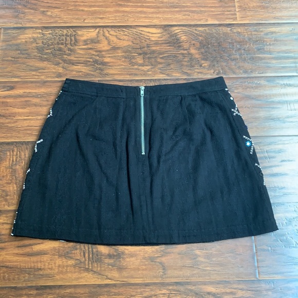 GUESS by Marciano Geometric Beaded Mini Skirt - Picture 15 of 16